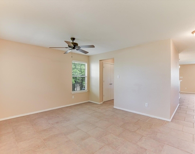 318 Phillips St - Photo Thumbnail 4