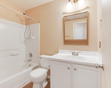 318 Phillips St - Photo Thumbnail 15