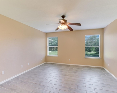 318 Phillips St - Photo Thumbnail 11