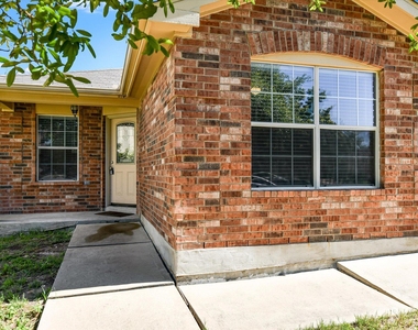 318 Phillips St - Photo Thumbnail 2