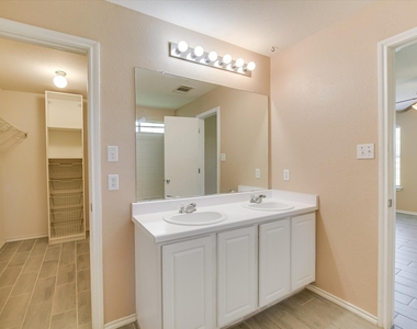 318 Phillips St - Photo Thumbnail 13