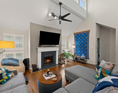 1500 Woodlawn Blvd - Photo Thumbnail 3