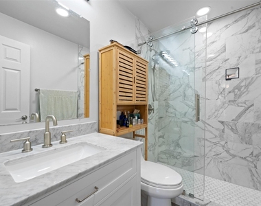 1500 Woodlawn Blvd - Photo Thumbnail 13
