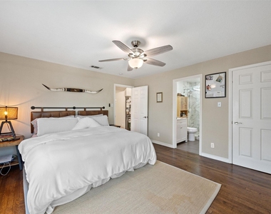 1500 Woodlawn Blvd - Photo Thumbnail 12