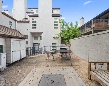 1500 Woodlawn Blvd - Photo Thumbnail 22