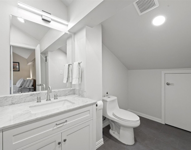 1500 Woodlawn Blvd - Photo Thumbnail 14