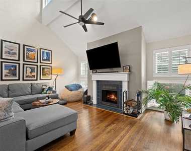 1500 Woodlawn Blvd - Photo Thumbnail 1