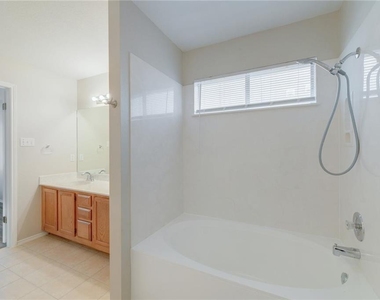 13460 Athens Trl - Photo Thumbnail 7