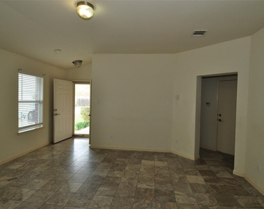 1409 Tea Leaf Dr - Photo Thumbnail 8