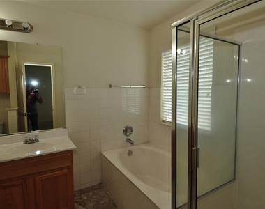 1409 Tea Leaf Dr - Photo Thumbnail 9