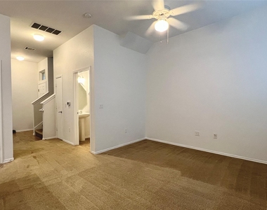 4112 Mattie St - Photo Thumbnail 4