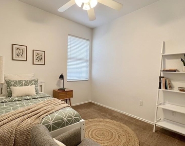 4112 Mattie St - Photo Thumbnail 9