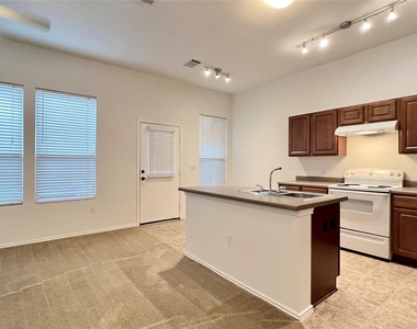 4112 Mattie St - Photo Thumbnail 2