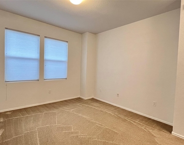 4112 Mattie St - Photo Thumbnail 6