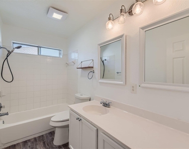 115 Killian Loop - Photo Thumbnail 9