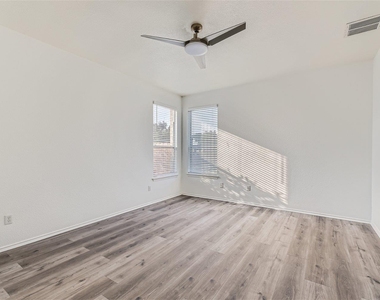 115 Killian Loop - Photo Thumbnail 5