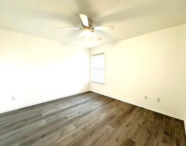 115 Killian Loop - Photo Thumbnail 8
