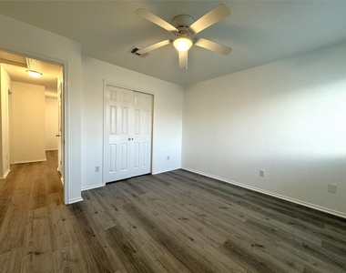 115 Killian Loop - Photo Thumbnail 12