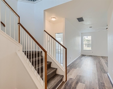 115 Killian Loop - Photo Thumbnail 7