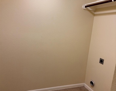 15008 Fernhill Dr - Photo Thumbnail 17