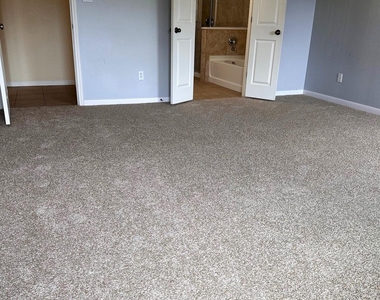 15008 Fernhill Dr - Photo Thumbnail 13