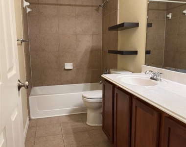 15008 Fernhill Dr - Photo Thumbnail 21