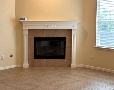 15008 Fernhill Dr - Photo Thumbnail 10