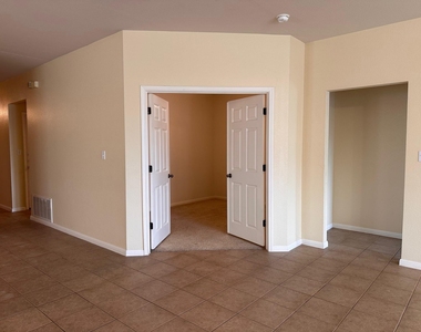 15008 Fernhill Dr - Photo Thumbnail 18