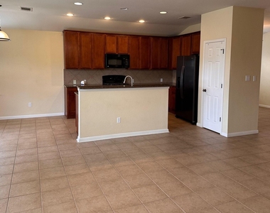 15008 Fernhill Dr - Photo Thumbnail 7