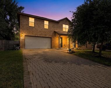 2106 Stonehaven - Photo Thumbnail 2