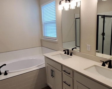 3432 Auvenshine Way - Photo Thumbnail 16