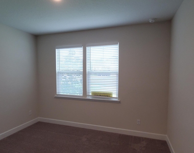 3432 Auvenshine Way - Photo Thumbnail 4