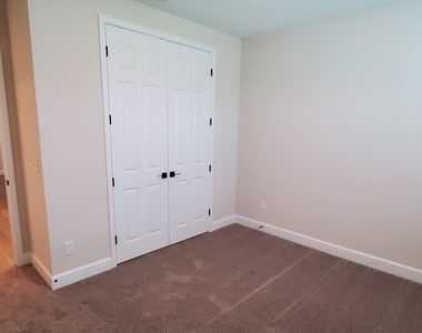 3432 Auvenshine Way - Photo Thumbnail 3