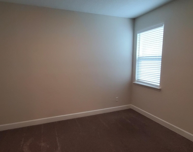 3432 Auvenshine Way - Photo Thumbnail 7