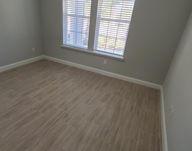 3173 Montilla Drive - Photo Thumbnail 4