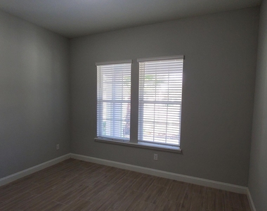 3173 Montilla Drive - Photo Thumbnail 5
