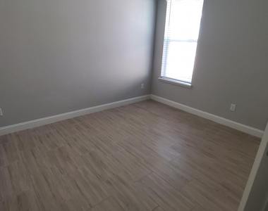3173 Montilla Drive - Photo Thumbnail 10