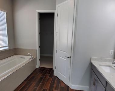 3173 Montilla Drive - Photo Thumbnail 26
