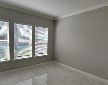 3173 Montilla Drive - Photo Thumbnail 23