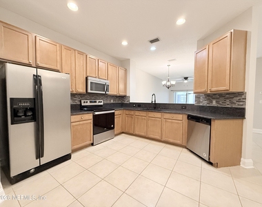 12301 Kernan Forest Boulevard - Photo Thumbnail 6