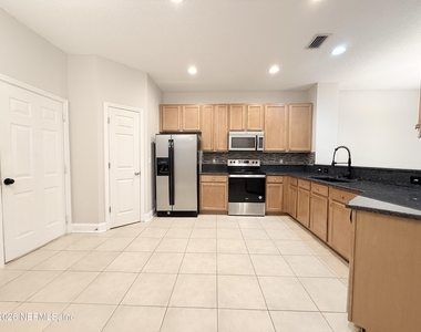 12301 Kernan Forest Boulevard - Photo Thumbnail 5