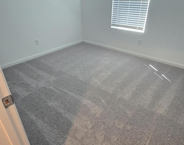 653 Holly Lakes Drive - Photo Thumbnail 15