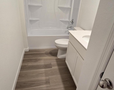 653 Holly Lakes Drive - Photo Thumbnail 14