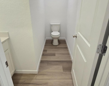 653 Holly Lakes Drive - Photo Thumbnail 10
