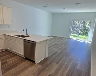 653 Holly Lakes Drive - Photo Thumbnail 7