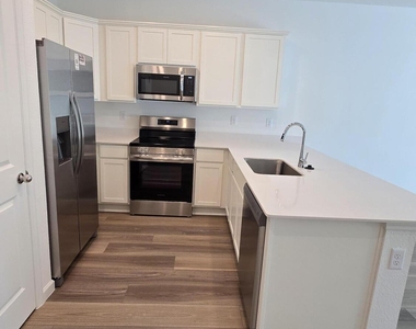 653 Holly Lakes Drive - Photo Thumbnail 2