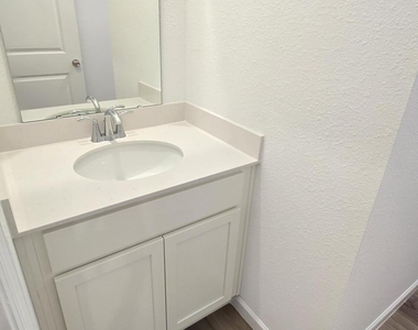 653 Holly Lakes Drive - Photo Thumbnail 12