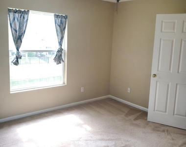 1625 Vineland Circle - Photo Thumbnail 17