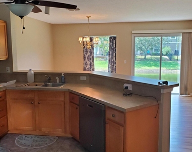 1625 Vineland Circle - Photo Thumbnail 3