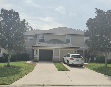 1625 Vineland Circle - Photo Thumbnail 1